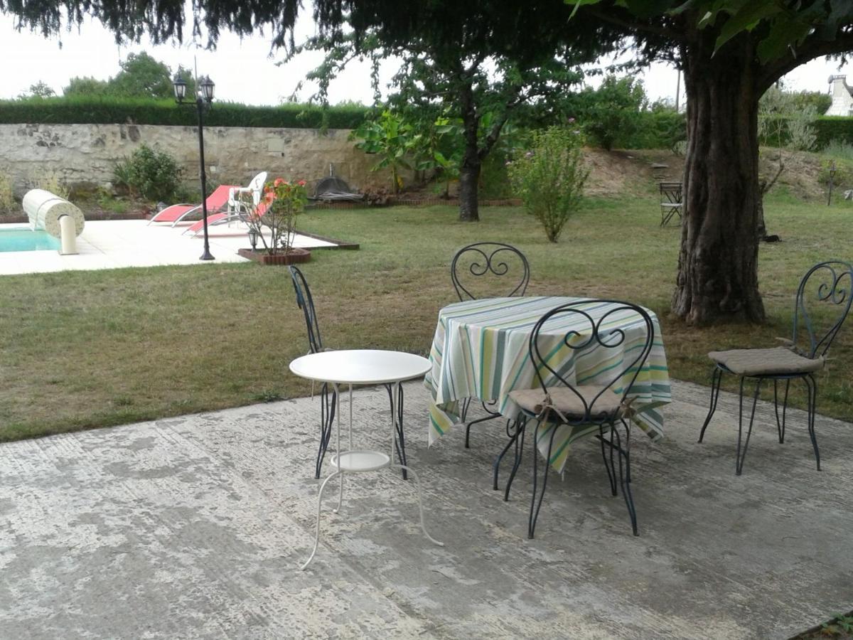 La Recre Bed & Breakfast Restigne Exterior photo